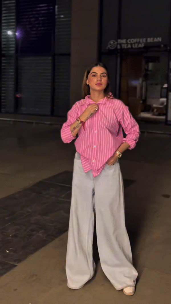 🌸 Effortless Chic: Striped Pink Shirt & Wide-Leg Denim – A Blend of Comfort & Style! 💫