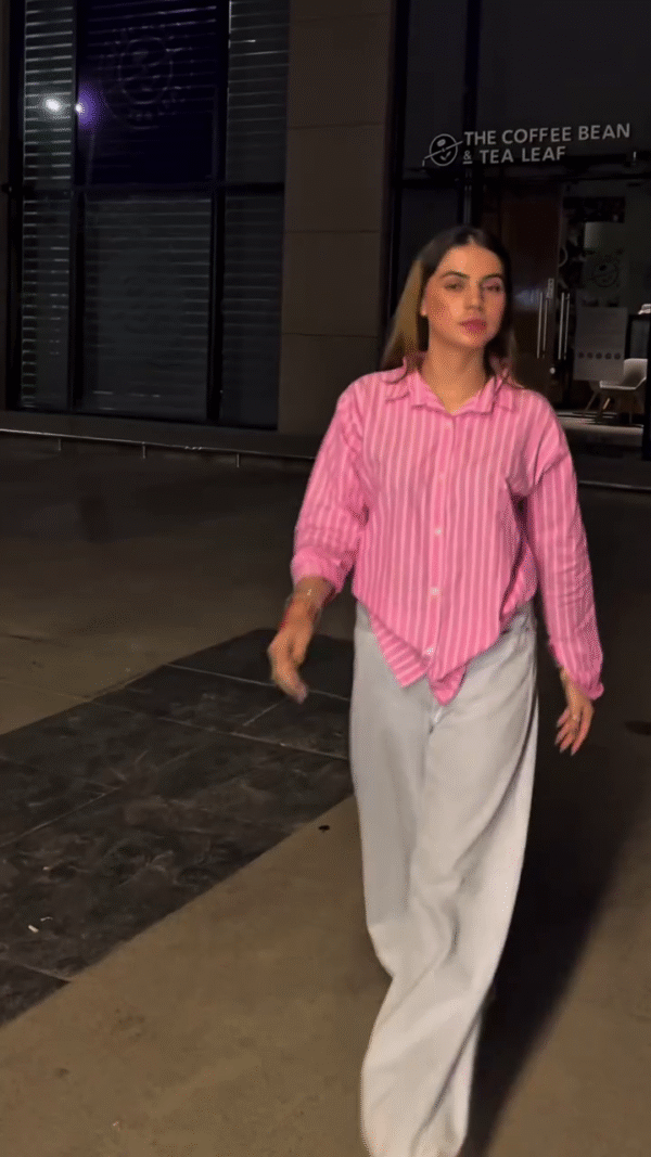 🌸 Effortless Chic: Striped Pink Shirt & Wide-Leg Denim – A Blend of Comfort & Style! 💫 - Image 6