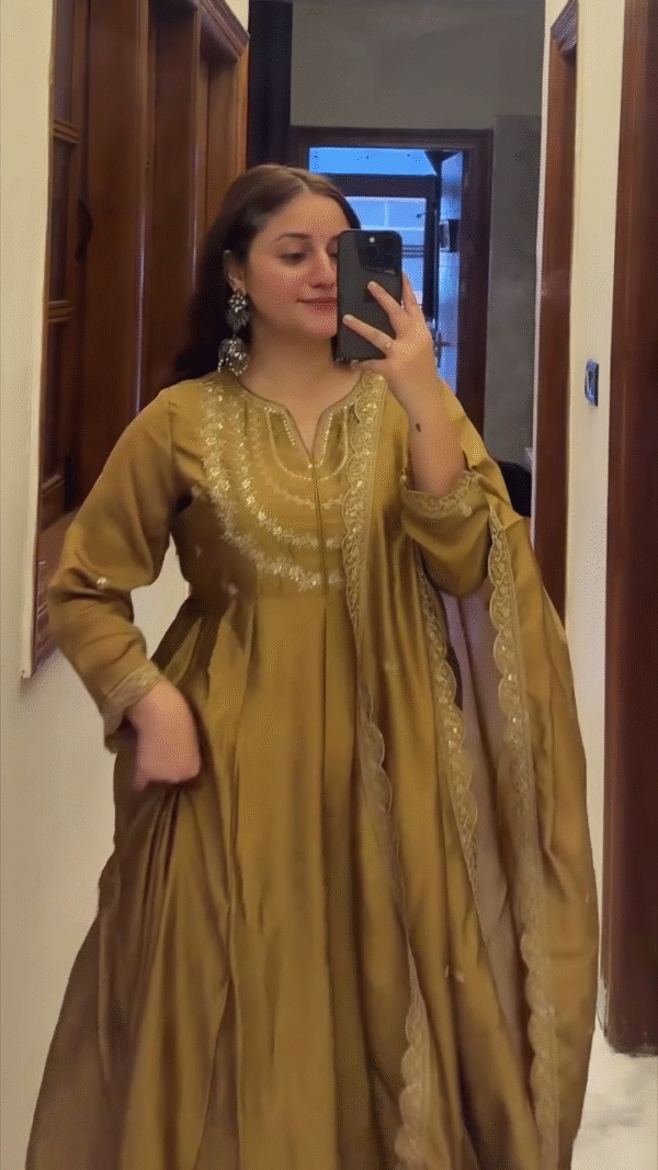 🌟 Royal Radiance Ethnic Ensemble ✨ – Elegant Mirror Work & Handcrafted Detailing Suit Collection 🌟 - Image 6