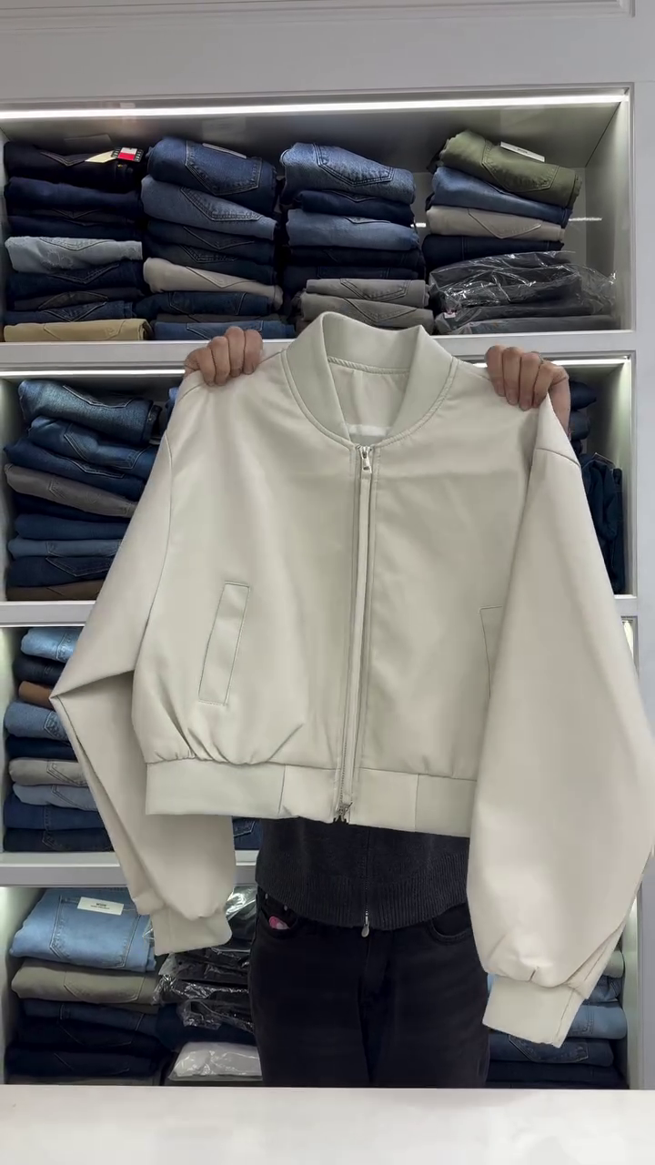 π€ Minimal Luxe Cropped Bomber Jacket β Modern, Chic & Effortlessly Cool π€