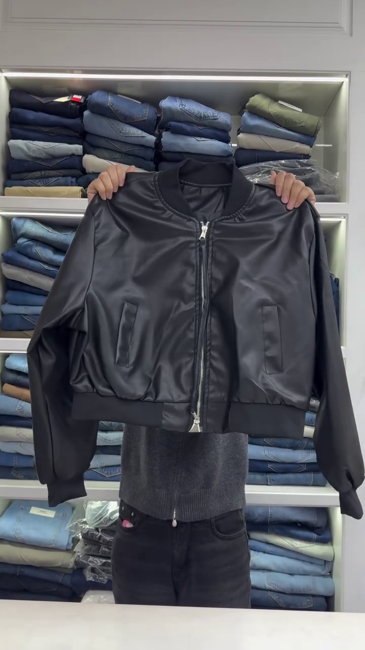 π€ Minimal Luxe Cropped Bomber Jacket β Modern, Chic & Effortlessly Cool π€ - Image 3