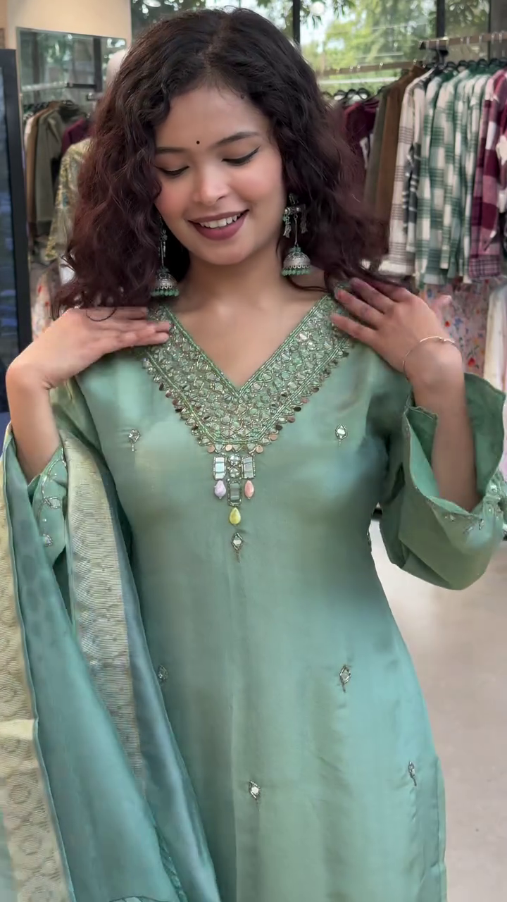 Elegant Green Chanderi Cotton Kurta Set with Printed Palazzo & Floral Dupatta – Ethnic Charm Redefined - Image 2