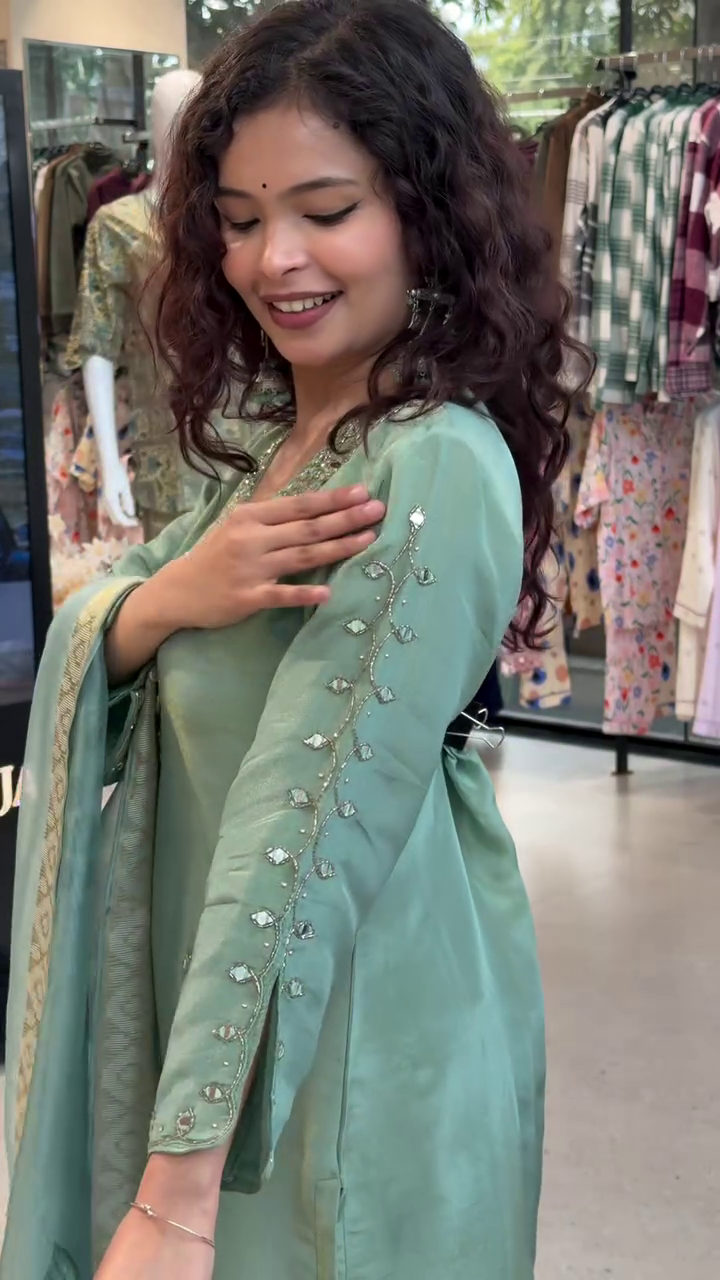 Elegant Green Chanderi Cotton Kurta Set with Printed Palazzo & Floral Dupatta – Ethnic Charm Redefined - Image 4