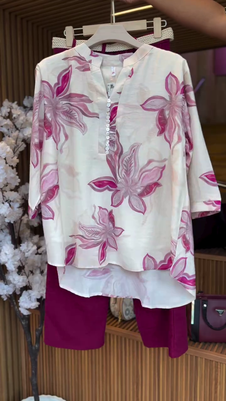 Elegant Floral Printed Kurta Set with Pants – Timeless Ethnic Charm