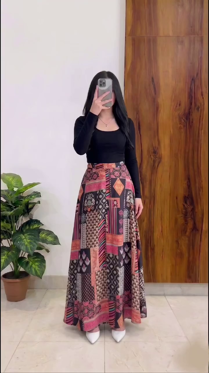 Stylish Boho Red Maxi Skirt for Trendy Casual Looks - Image 2