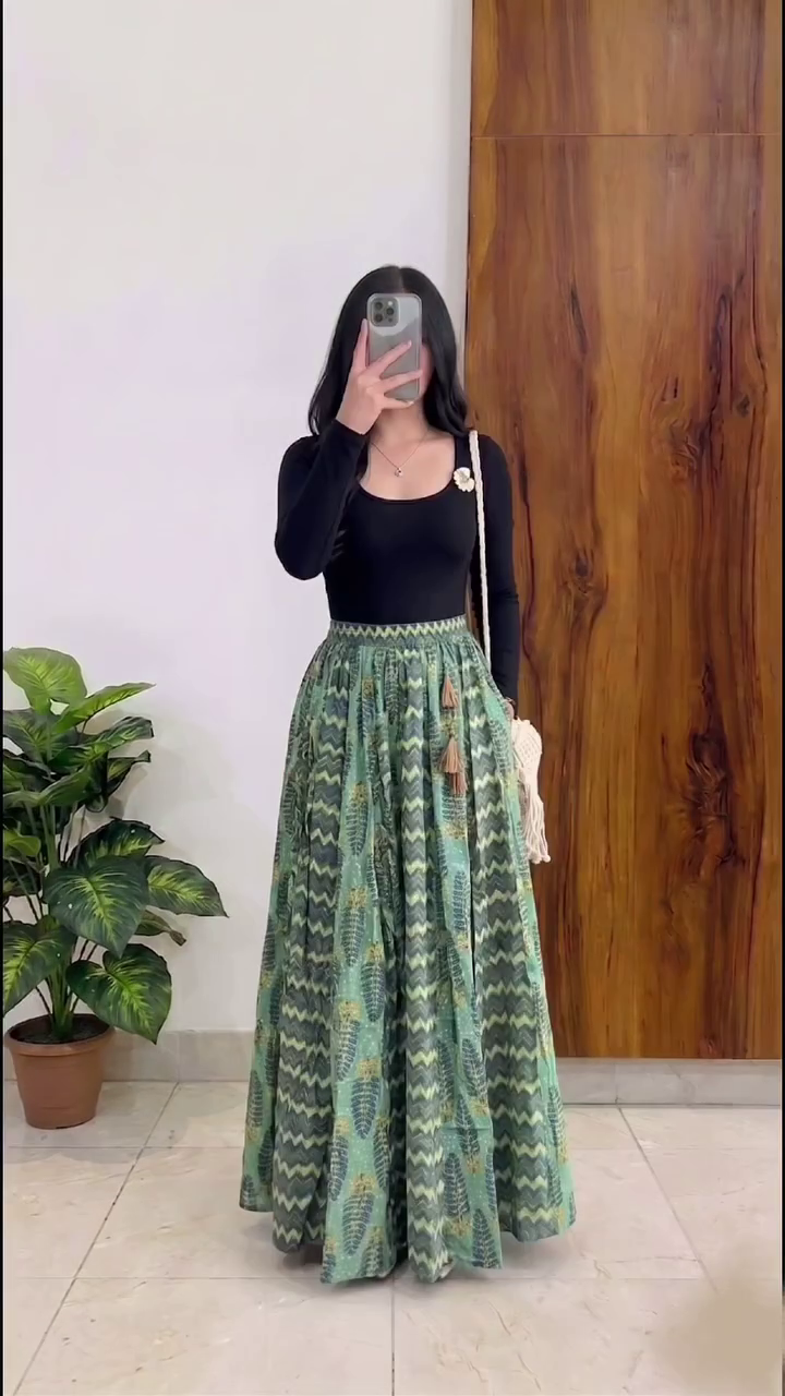 Stylish Boho Red Maxi Skirt for Trendy Casual Looks - Image 3