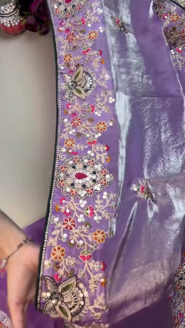 Royal Lavender Saree with Heavy Designer Embroidery - Image 3