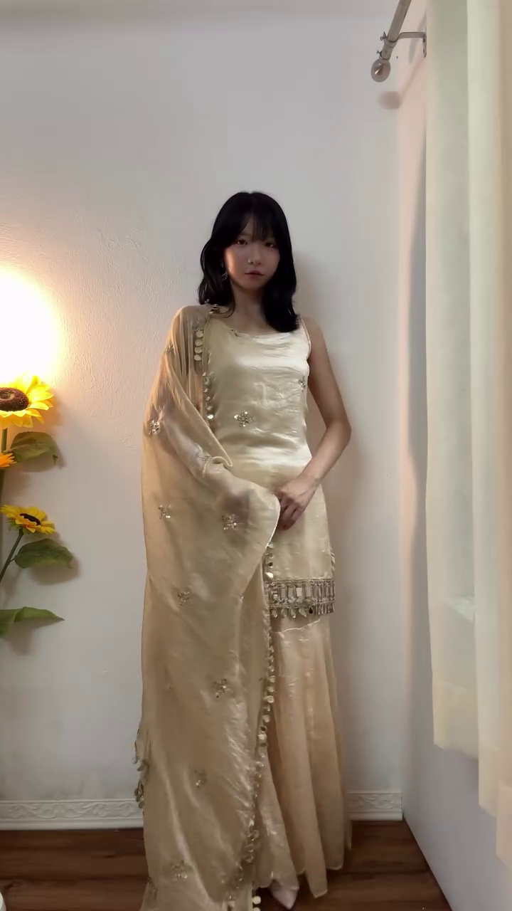 Elegant Cream Pakistani Suit for Graceful Festive Looks