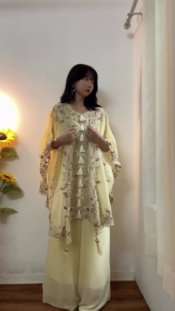 Elegant Cream Pakistani Suit for Graceful Festive Looks - Image 2