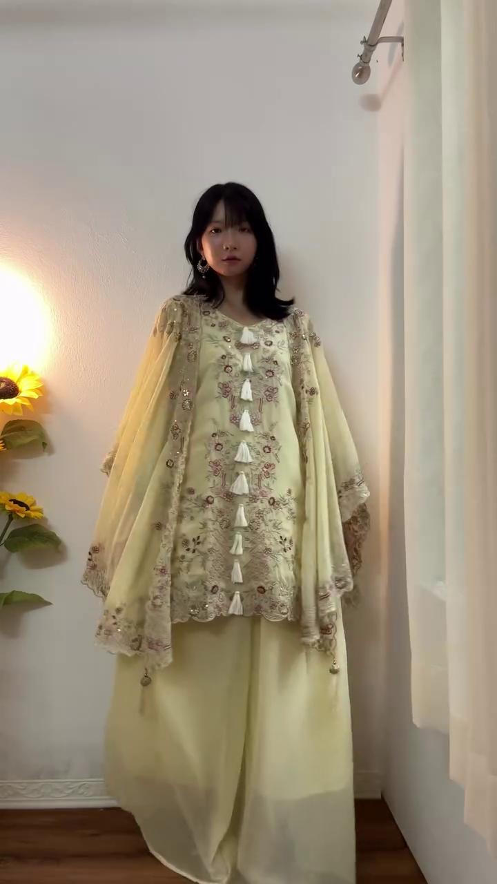 Elegant Cream Pakistani Suit for Graceful Festive Looks - Image 3