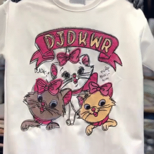 Cute Cartoon Graphic T-Shirt – Trendy White Tee with Stylish Cat Print for Everyday Fashion