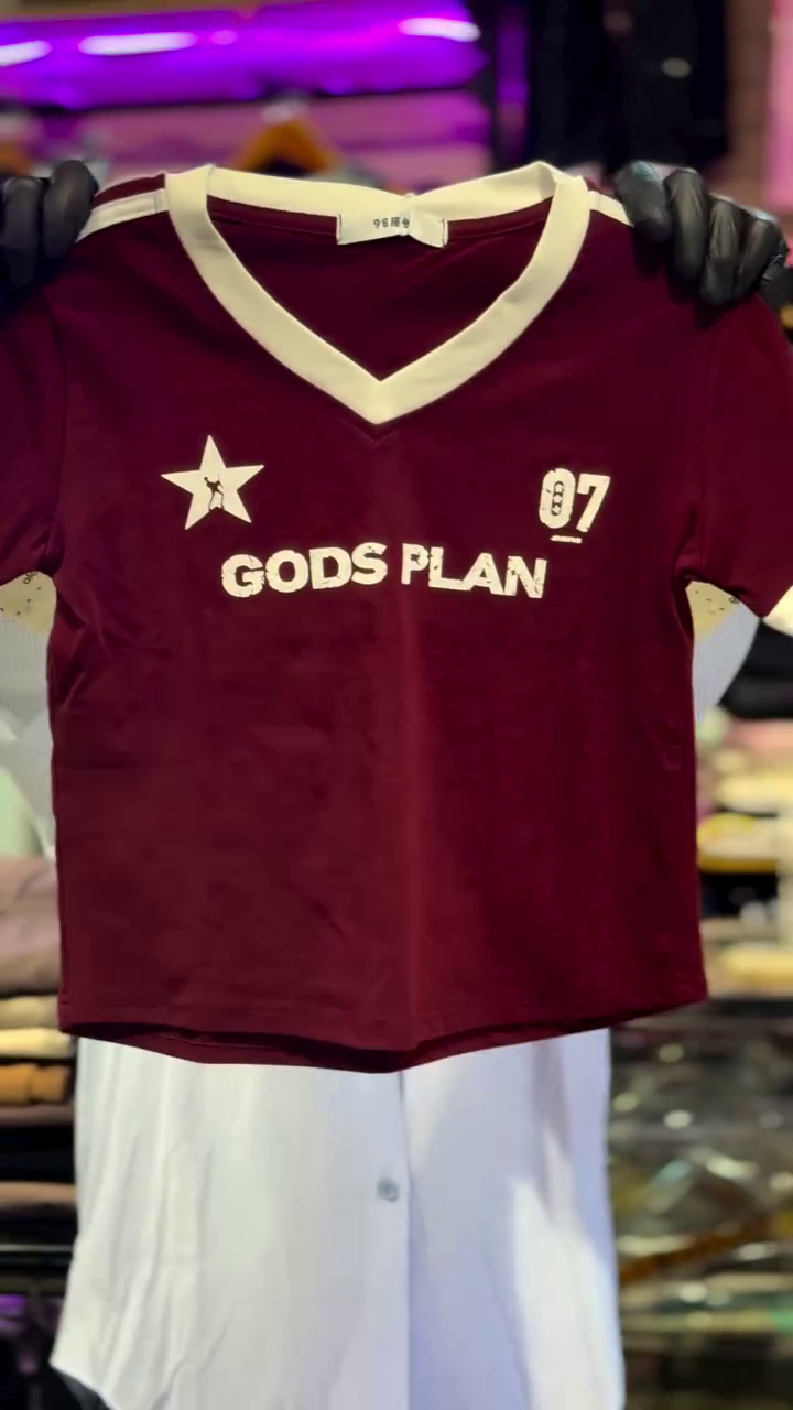 Trendy Maroon Crop Tee “God’s Plan 07” – Stylish Streetwear Essential for Everyday Fashion