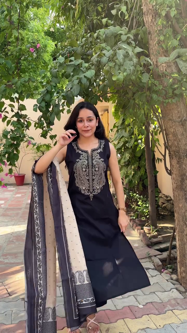 Elegant Embroidered Kurti Set with Dupatta – Timeless Ethnic Style for Every Occasion - Image 3
