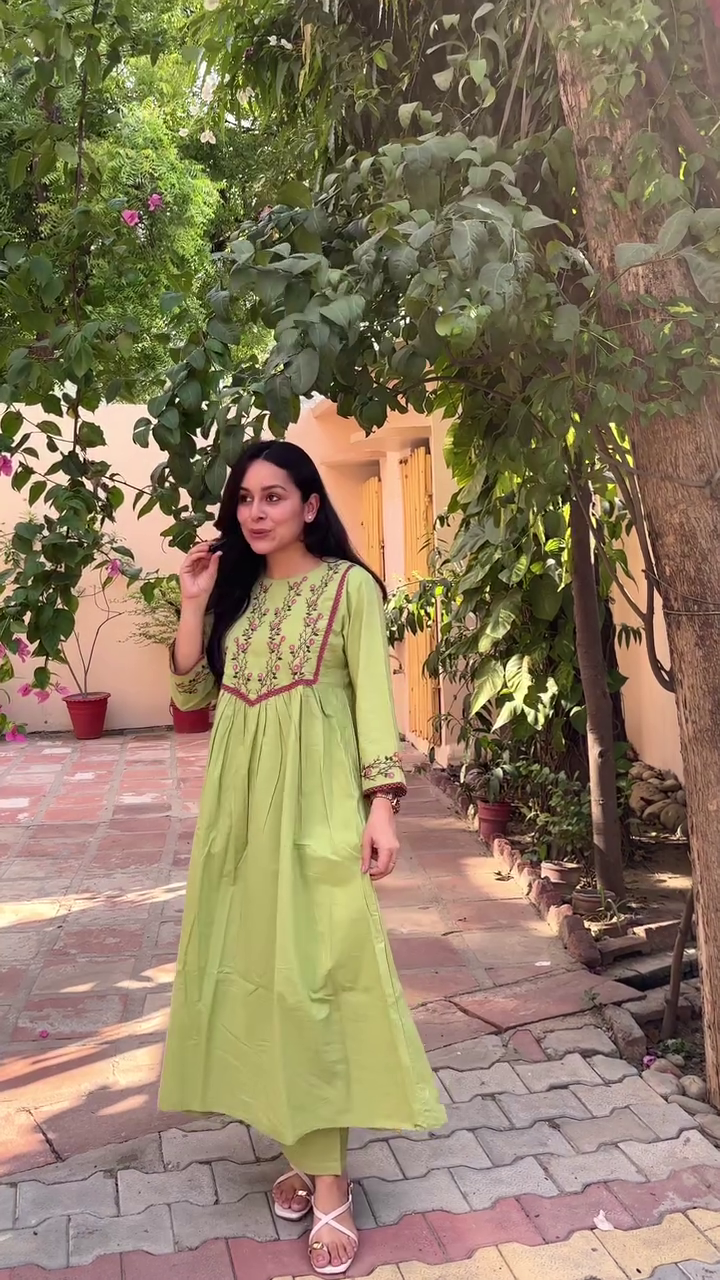 Elegant Embroidered Kurti Set with Dupatta – Timeless Ethnic Style for Every Occasion - Image 4
