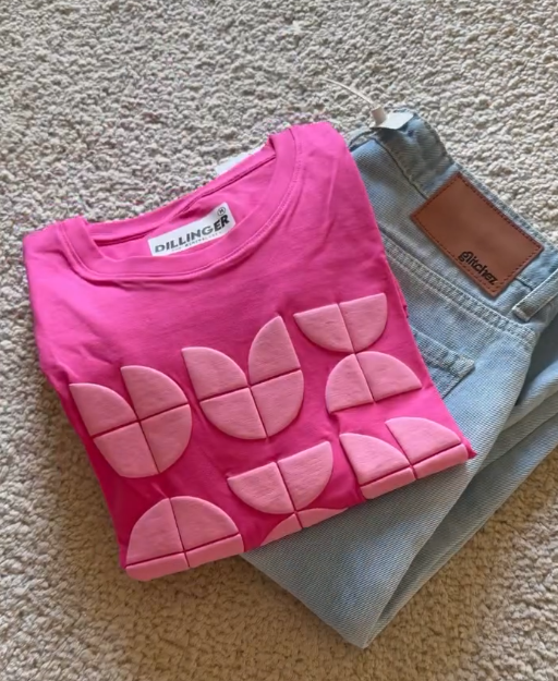 ❤️ Bold & Playful: Red “CIAO” Graphic Tee with Classic Denim Combo - Image 2