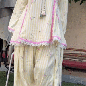 🌼 Soft Pastel Kurti Set with Lace Detailing – Elegant Comfort with a Feminine Touch ✨