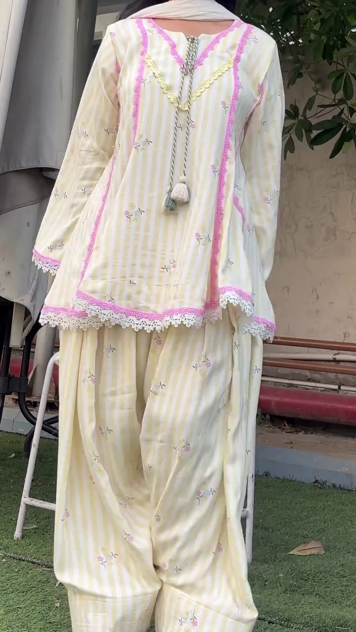 🌼 Soft Pastel Kurti Set with Lace Detailing – Elegant Comfort with a Feminine Touch ✨